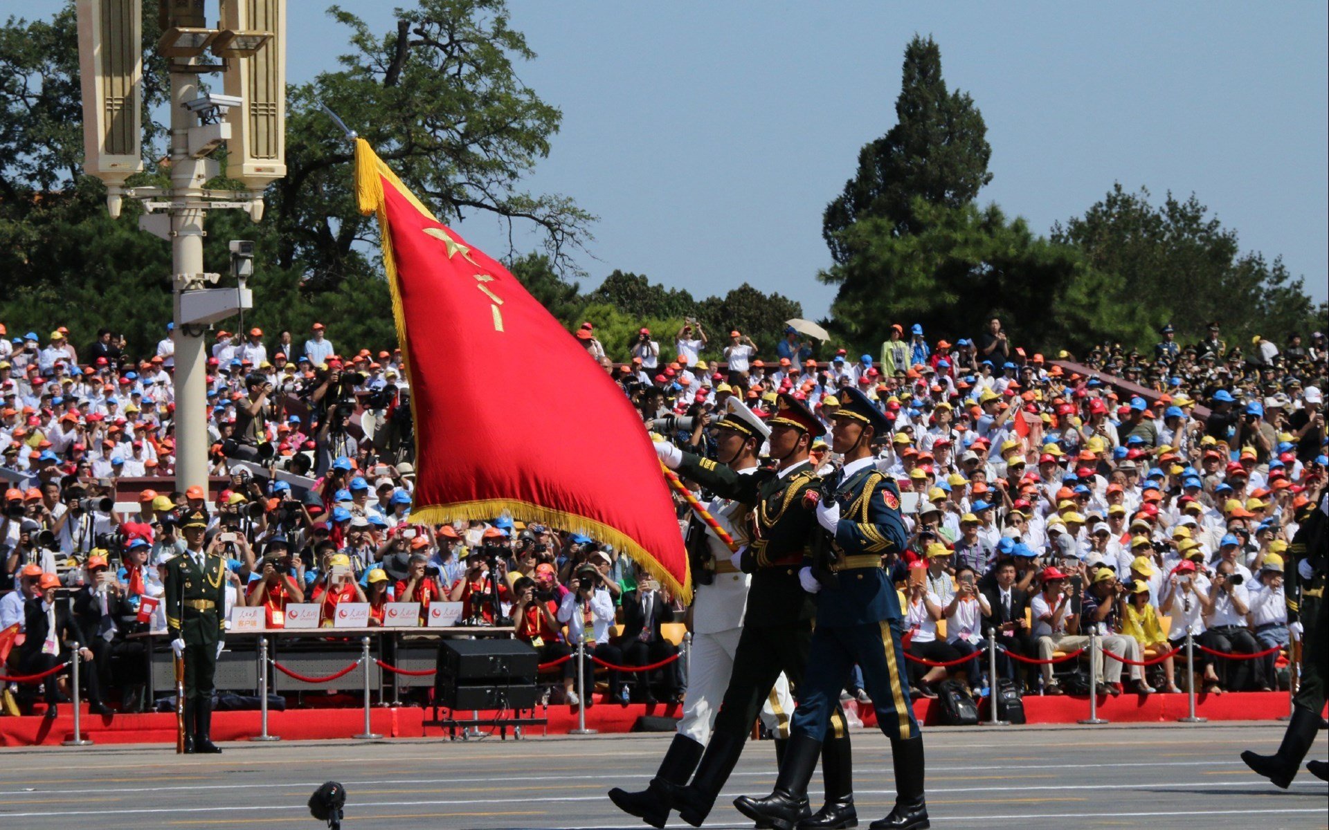 “2025世界运动会东安湖体育公园:极限铁人三项精彩开赛”