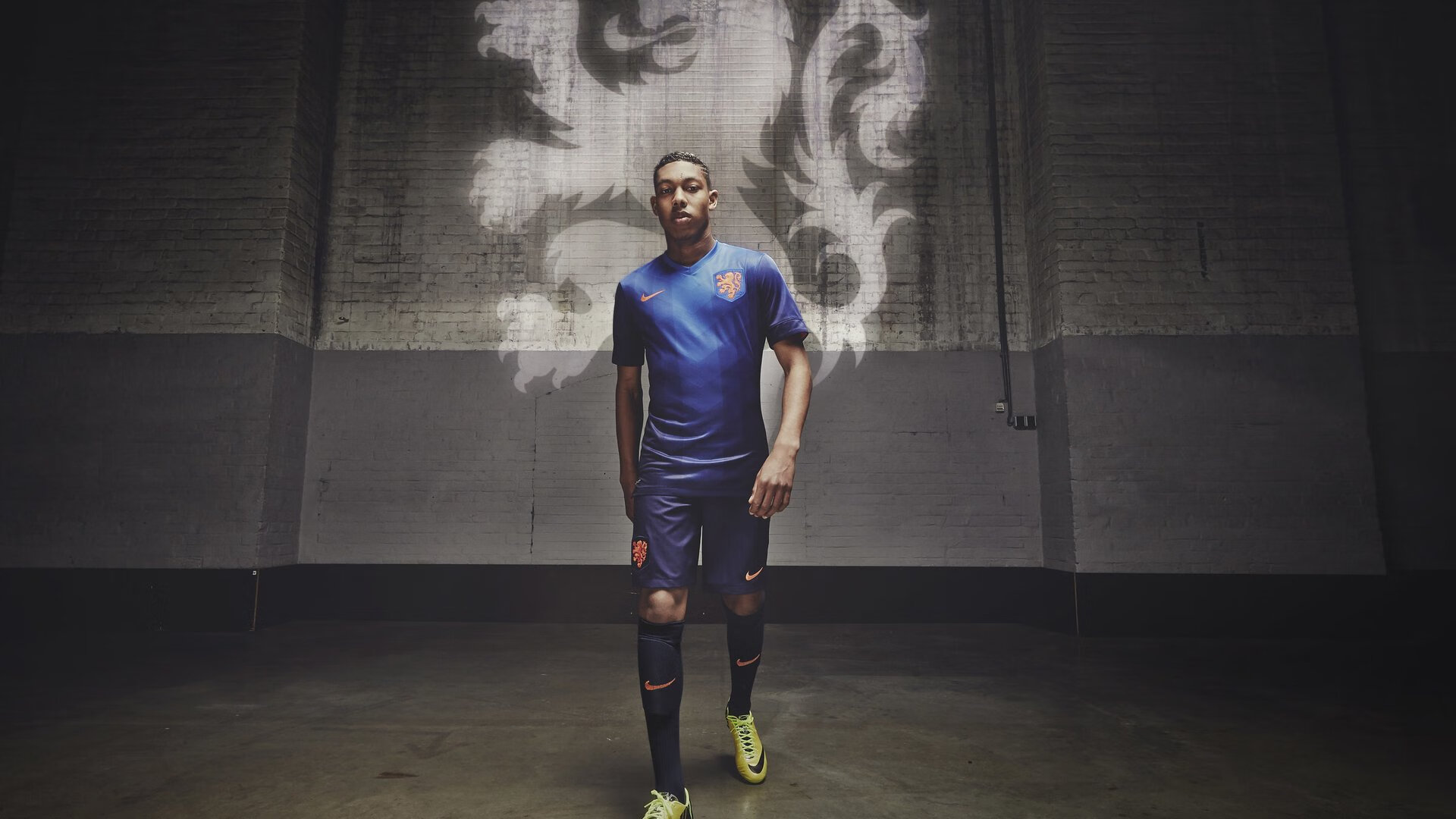 -田径赛季选手训练强度增加，田径运动员训练的周期