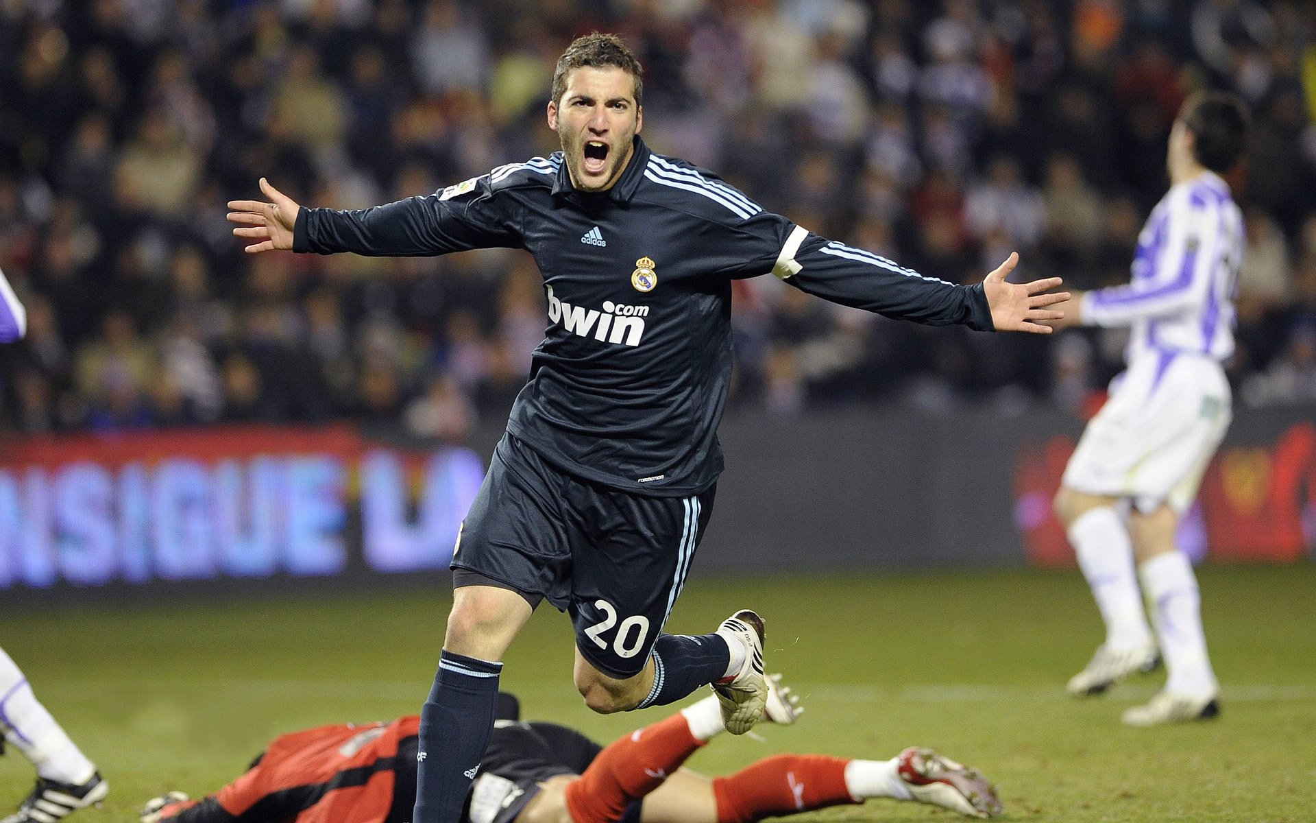 九游9游-里根·史密斯后程加速力压群雄，史密斯理查森