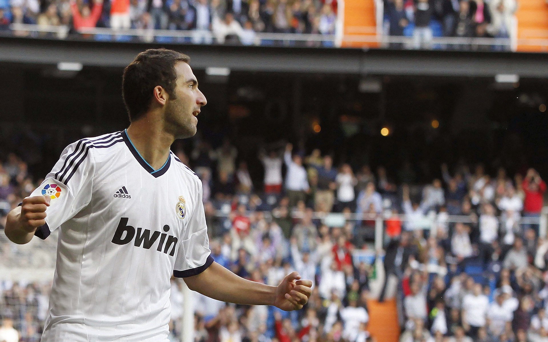 全球球迷：看世界杯还是世俱杯？不同偏好各有精彩，世界杯赛是足球的顶级赛事